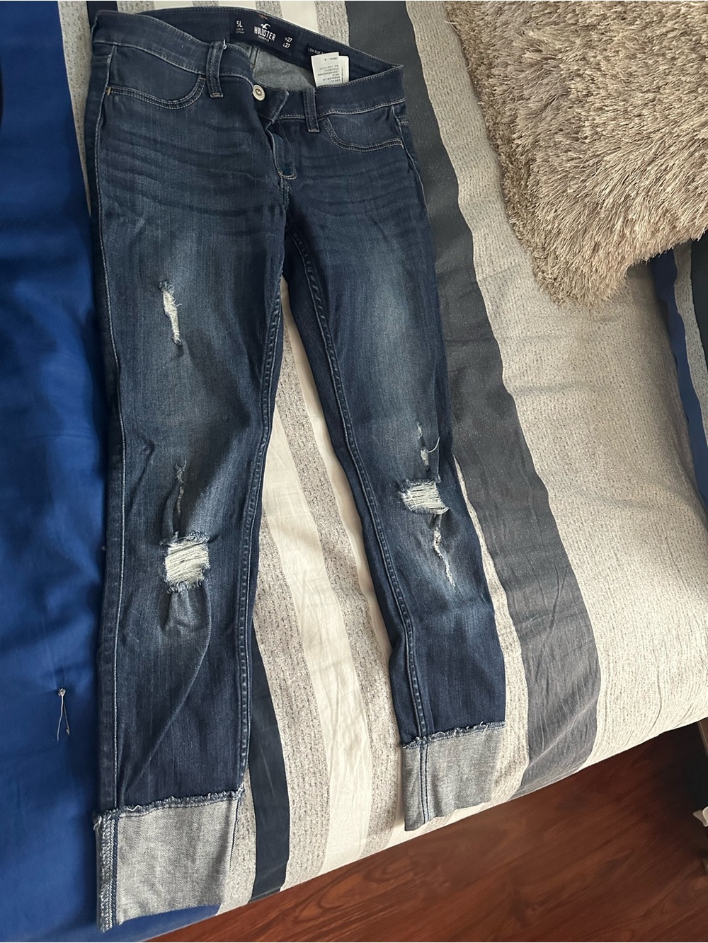 Distressed Dark Blue Women’s Low Rise Capris - Slim Fit